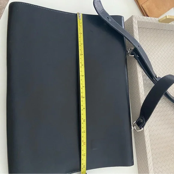 M0851 Elegant Black Leather Messenger Bag - Picture 10 of 11